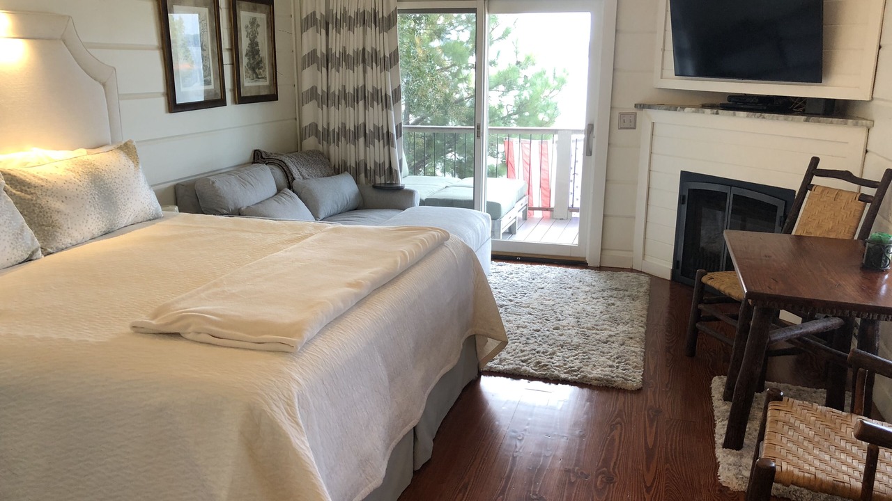 Photo of Bedroom in Modoc Shores
