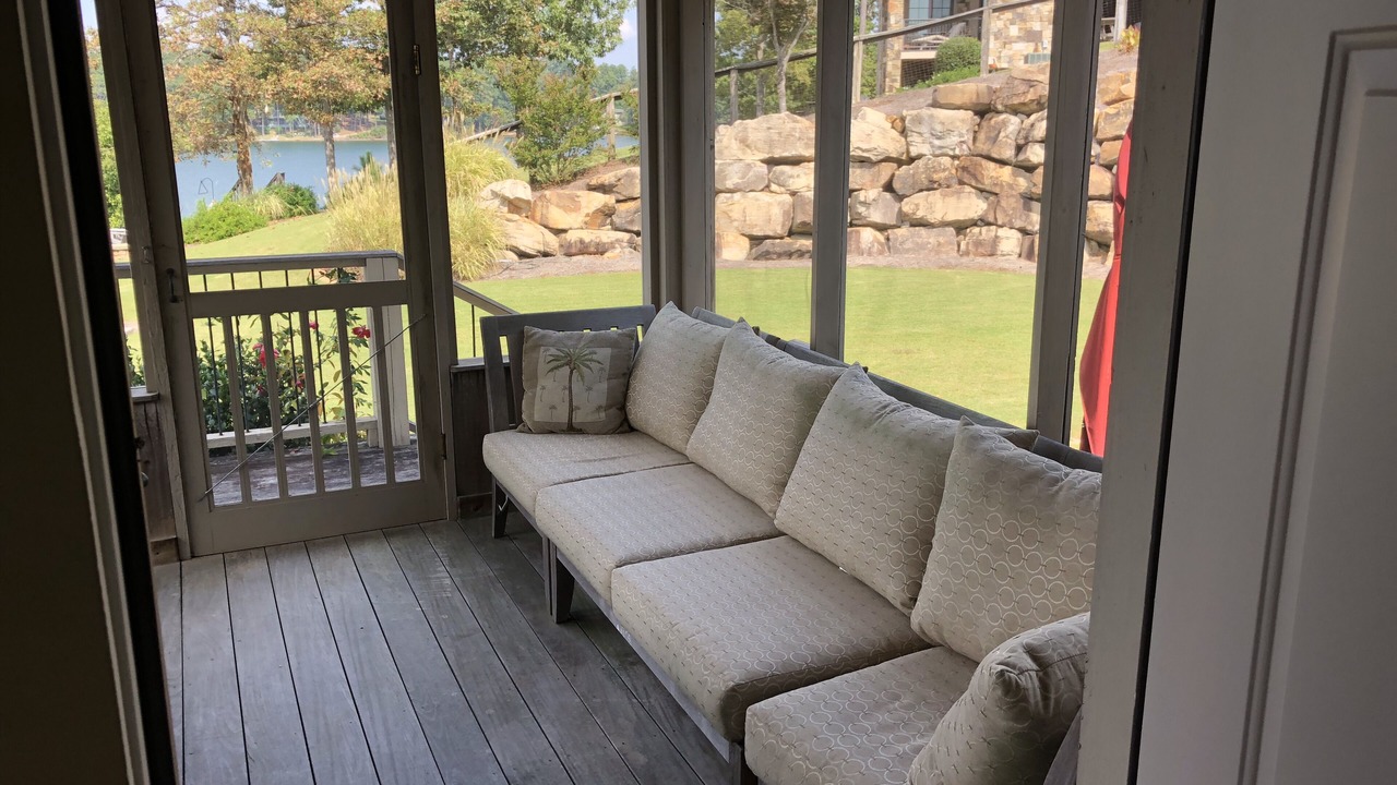 Photo of Livingroom in Modoc Shores