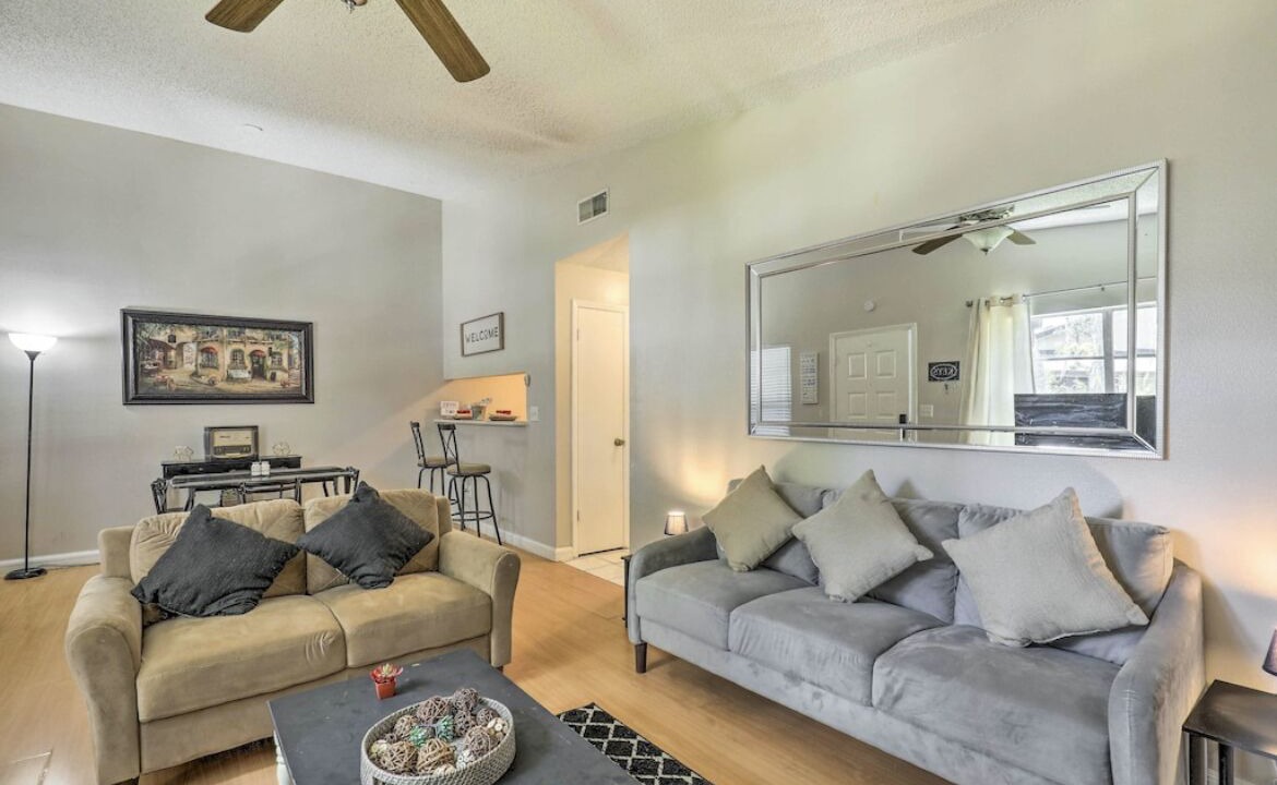 Photo of Livingroom in Bearss Plaza
