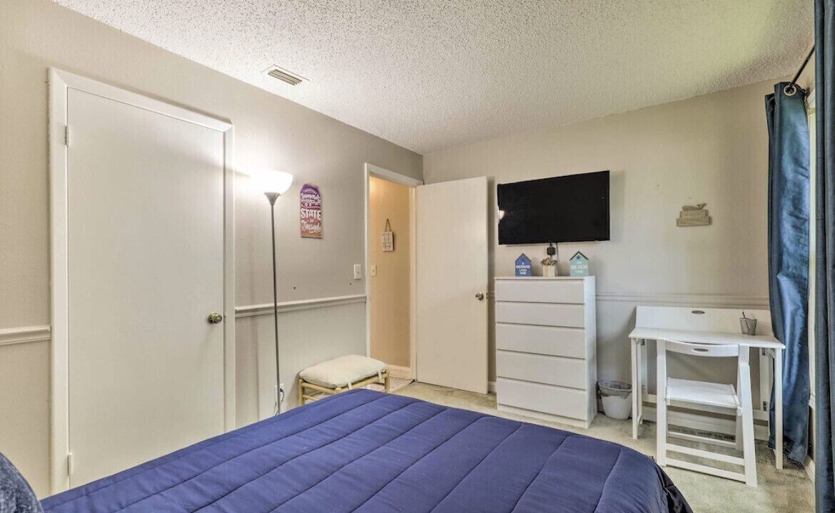 Photo of Bedroom in Bearss Plaza