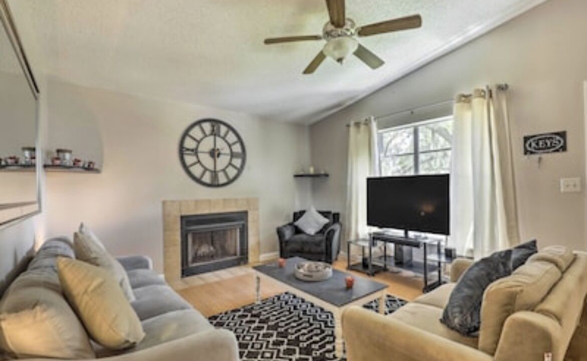 Photo of Livingroom in Bearss Plaza