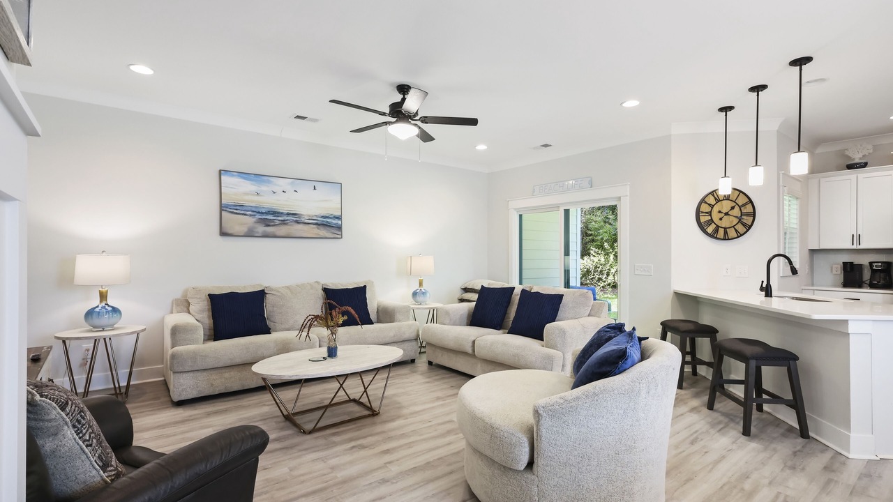 Photo of Livingroom in Spanish Wells