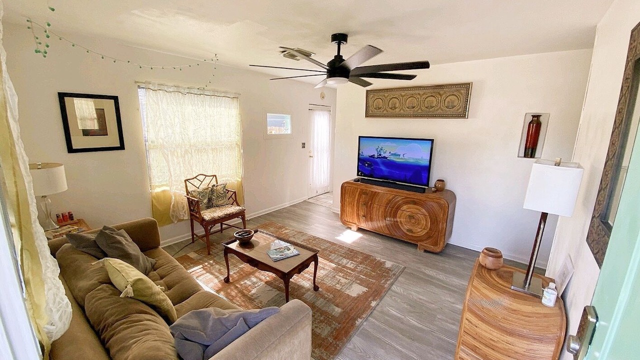Photo of Livingroom in Bayview