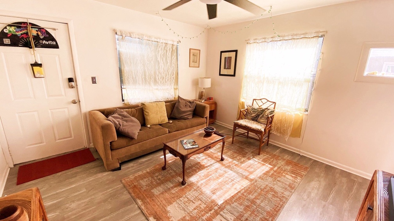Photo of Livingroom in Bayview