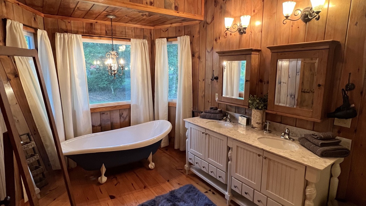 Photo of Bathroom in Manning