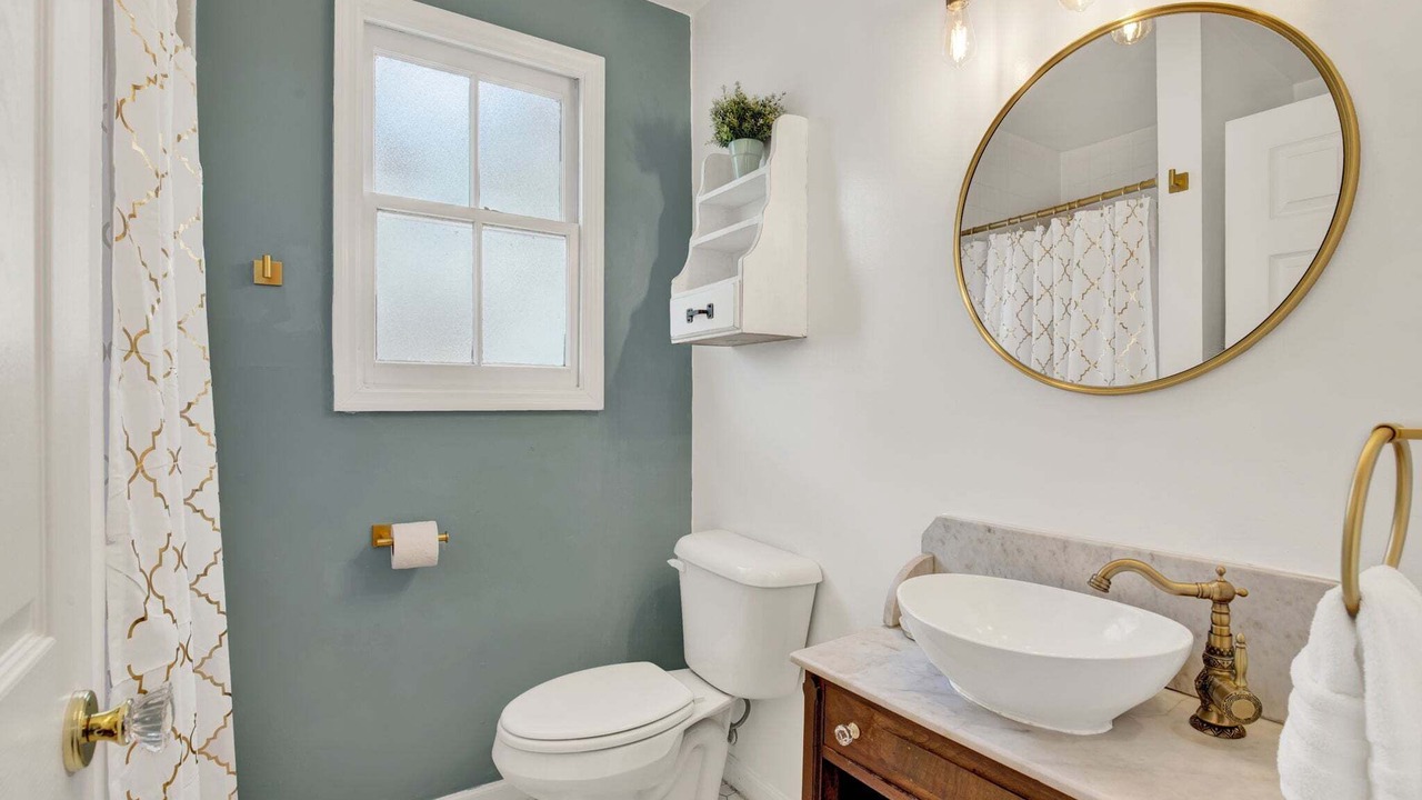 Photo of Bathroom in Beach Institute
