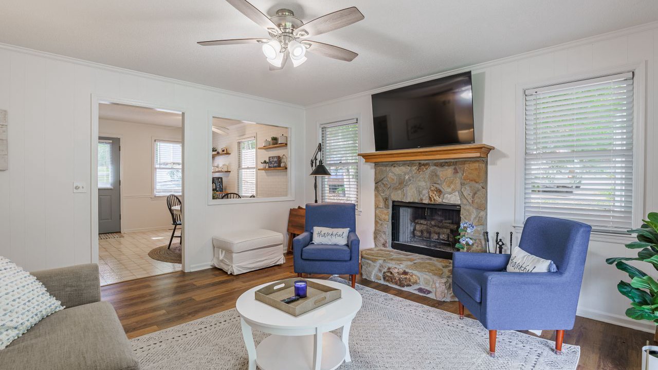 Photo of Livingroom in Newberry Shores
