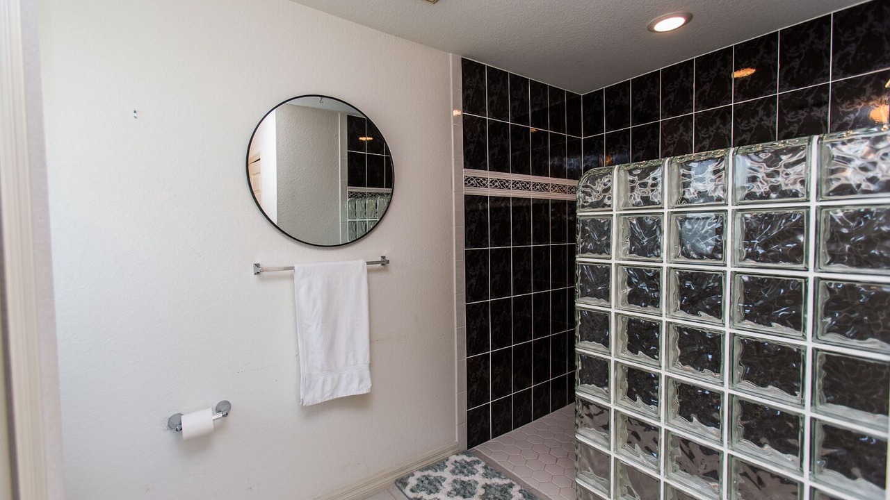 Photo of Bathroom in Mariner