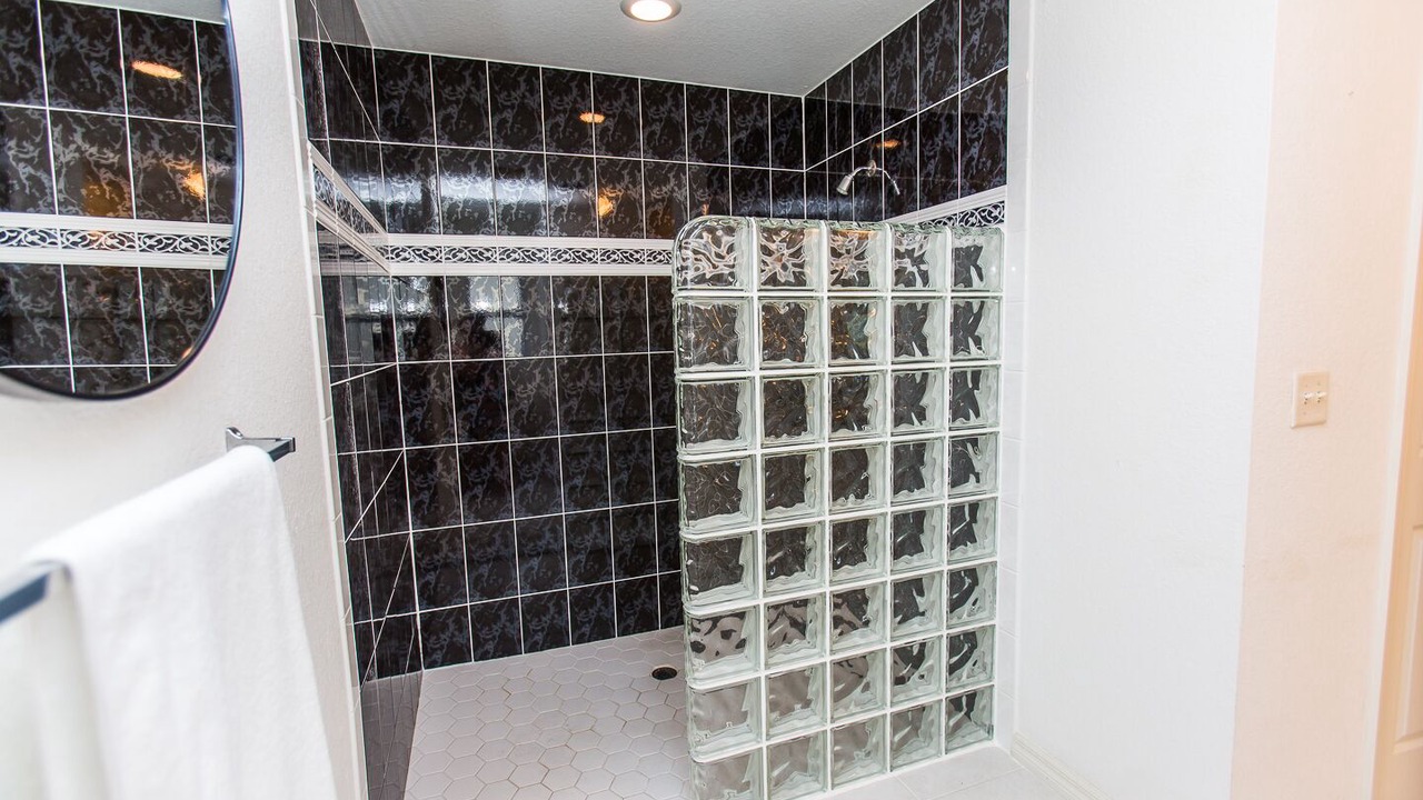 Photo of Bathroom in Mariner