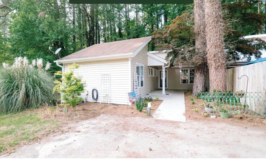 Photo of Outdoor in Olivia