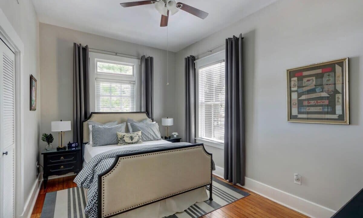 Photo of Bedroom in Historic District - North