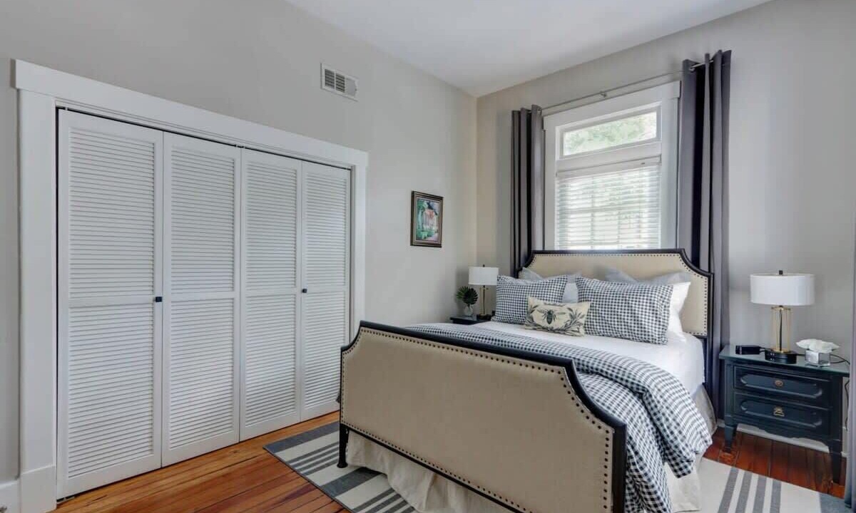 Photo of Bedroom in Historic District - North