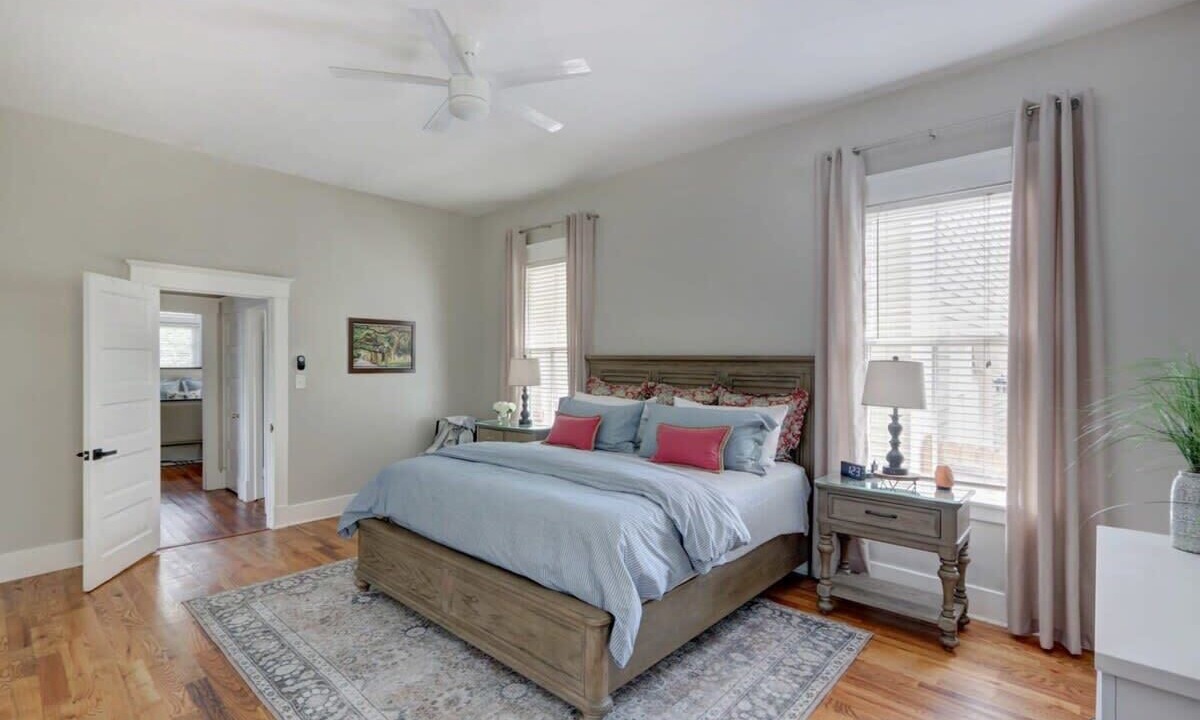 Photo of Bedroom in Historic District - North