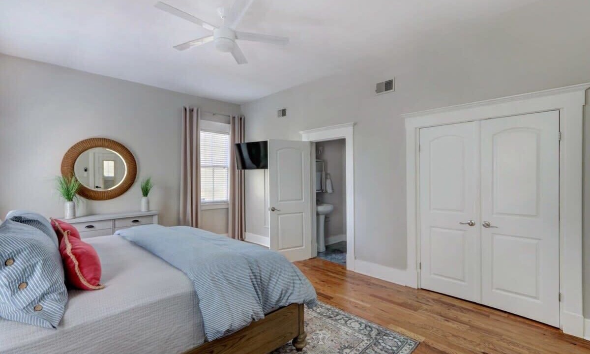 Photo of Bedroom in Historic District - North