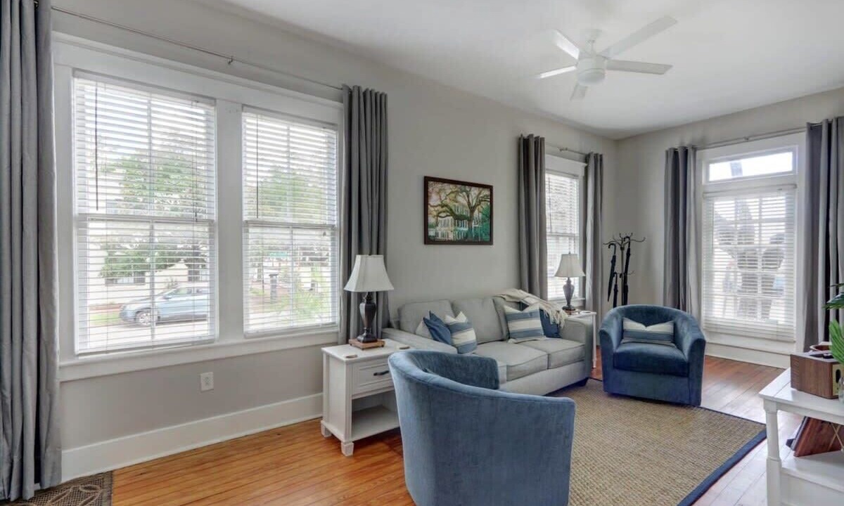 Photo of Livingroom in Historic District - North