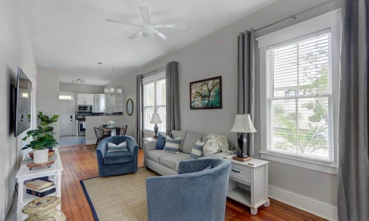 Photo of Livingroom in Historic District - North