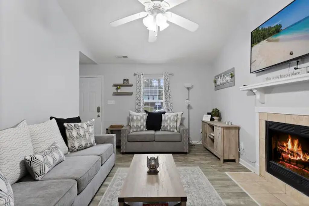 Photo of Livingroom in Jacksonville