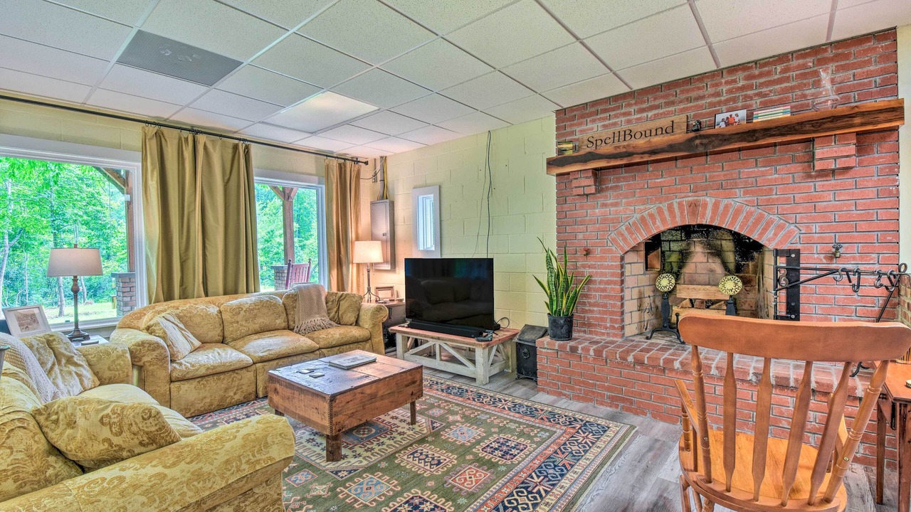 Photo of Livingroom in Mountain Rest