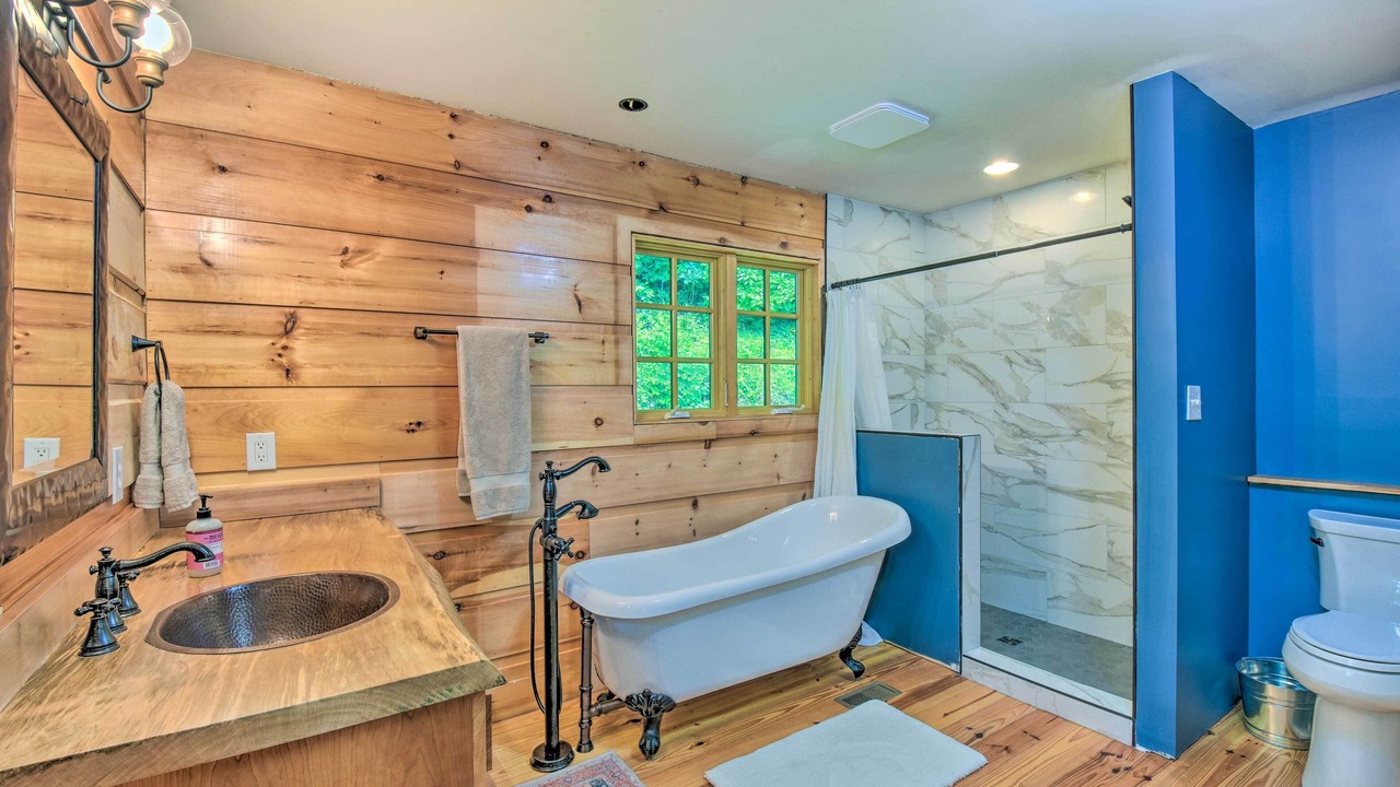 Photo of Bathroom in Mountain Rest