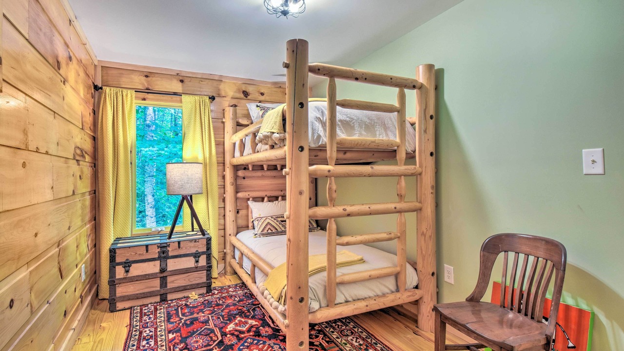Photo of Bedroom in Mountain Rest