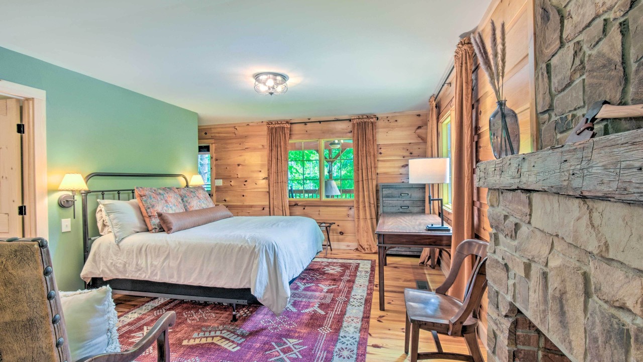 Photo of Bedroom in Mountain Rest