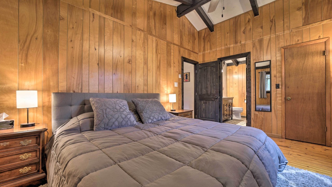 Photo of Bedroom in Glenville