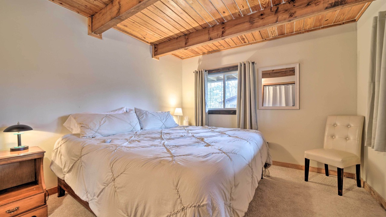 Photo of Bedroom in Glenville