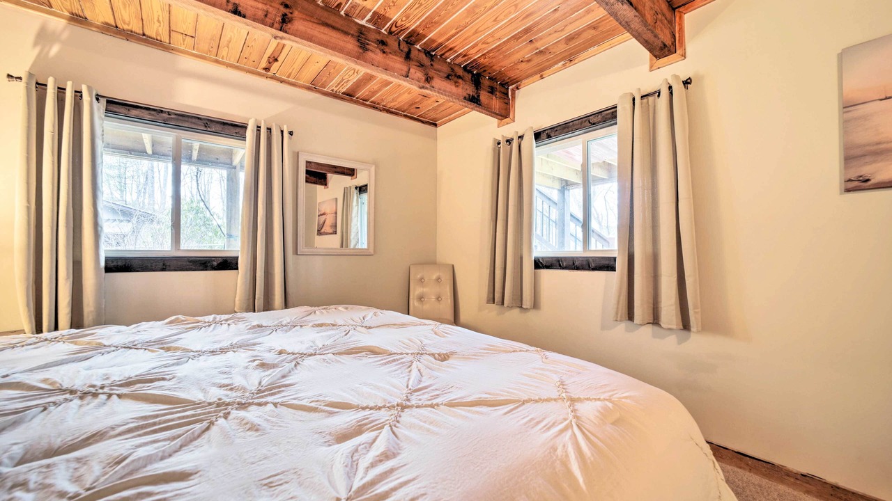 Photo of Bedroom in Glenville