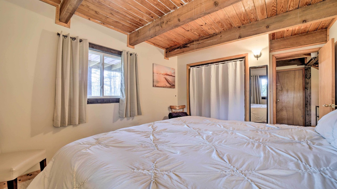 Photo of Bedroom in Glenville
