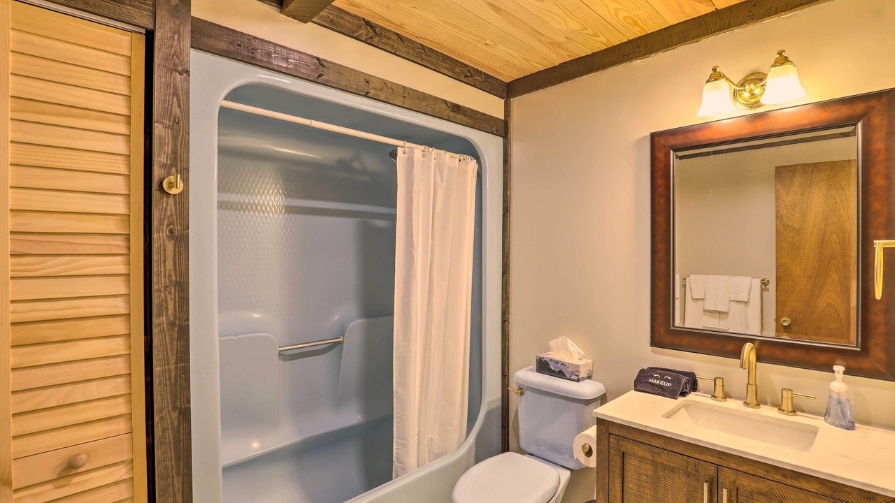 Photo of Bathroom in Glenville