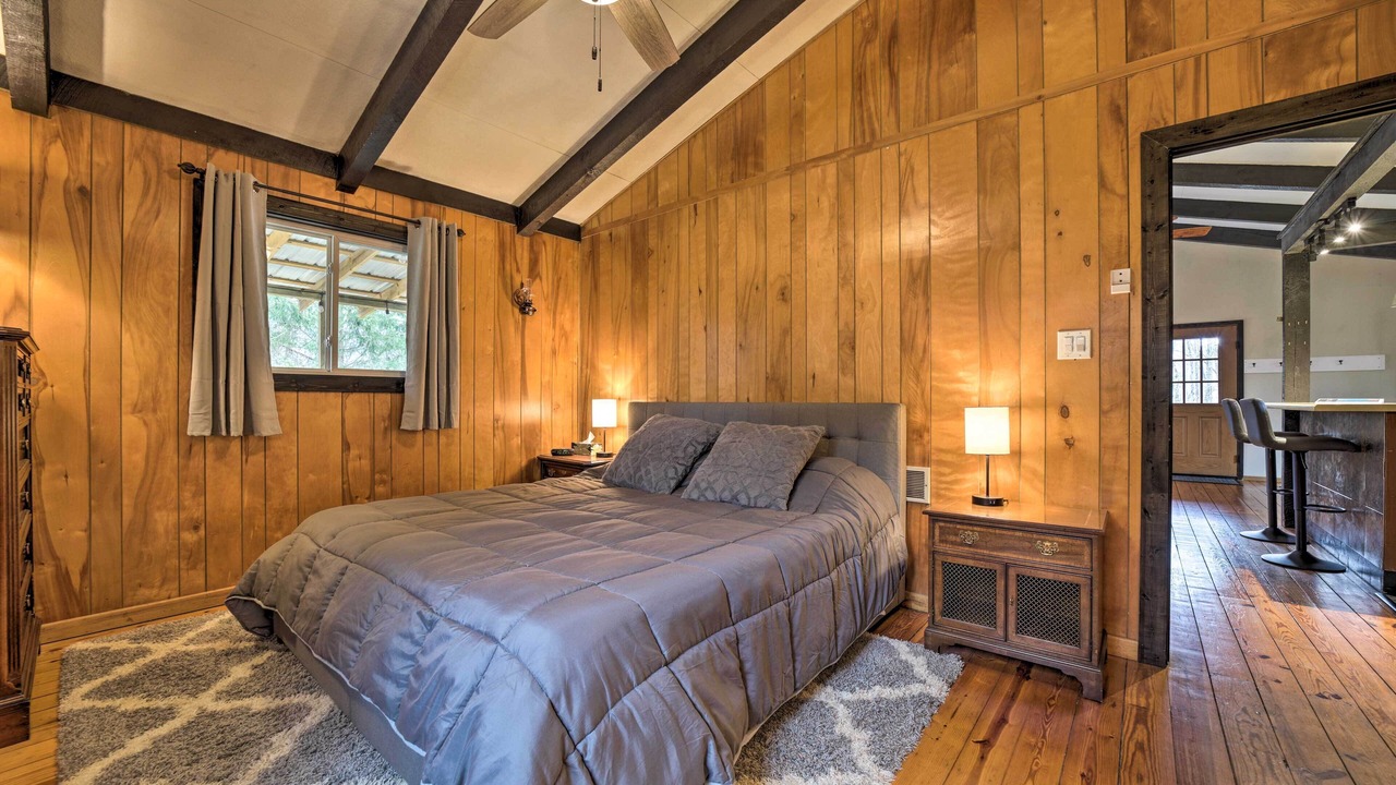 Photo of Bedroom in Glenville