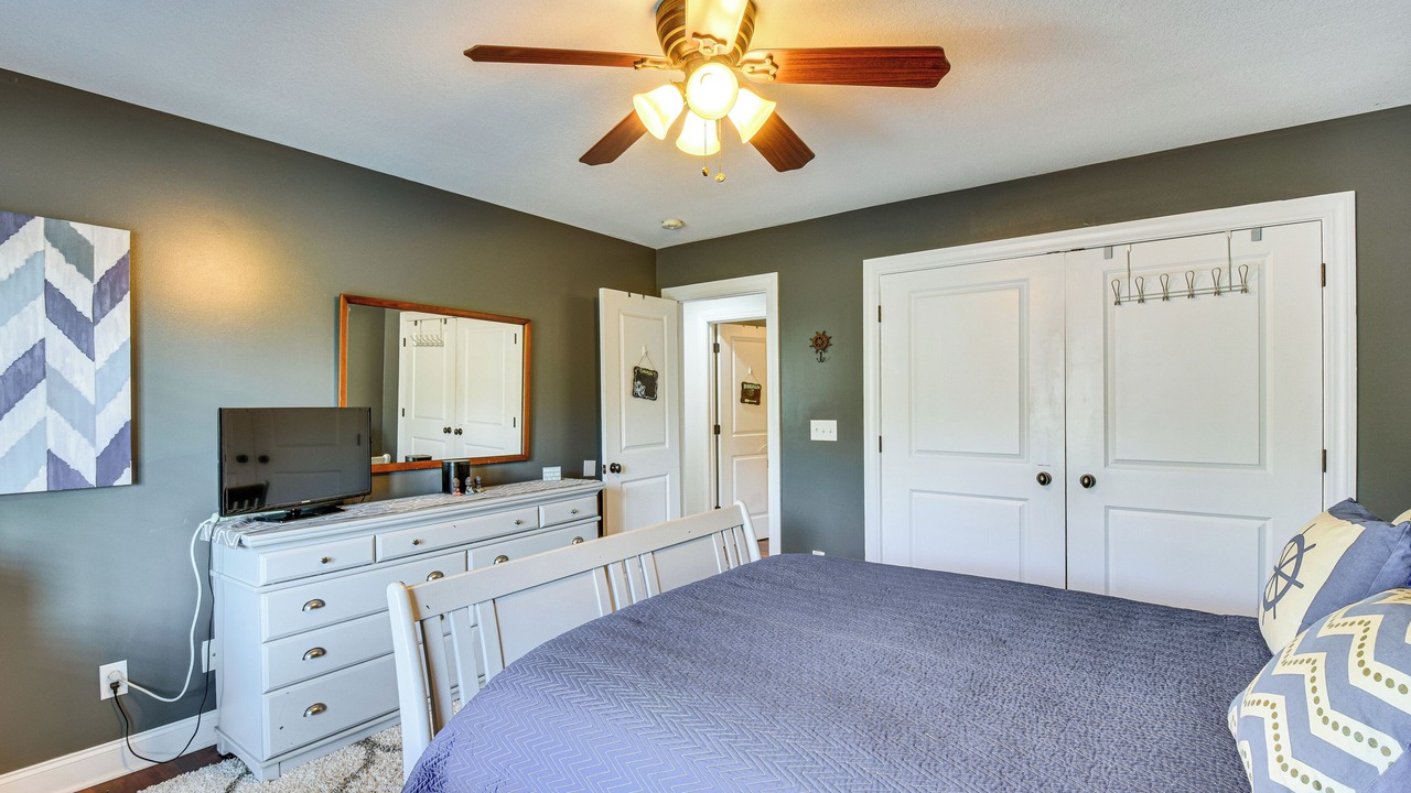 Photo of Bedroom in Lake Secession
