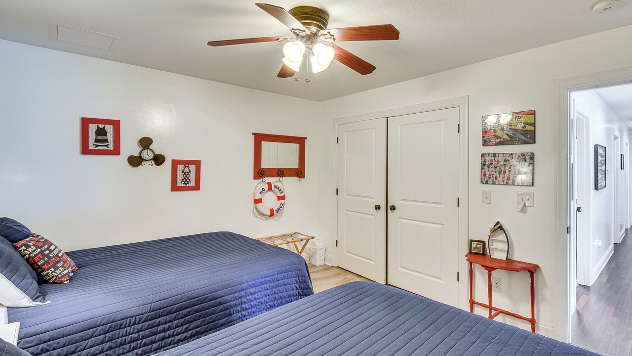Photo of Bedroom in Lake Secession