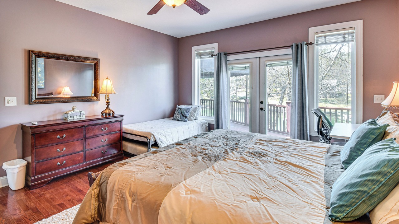 Photo of Bedroom in Lake Secession