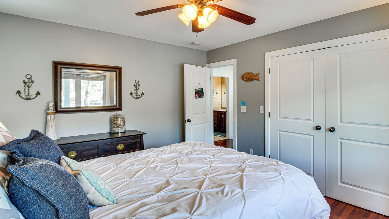Photo of Bedroom in Lake Secession