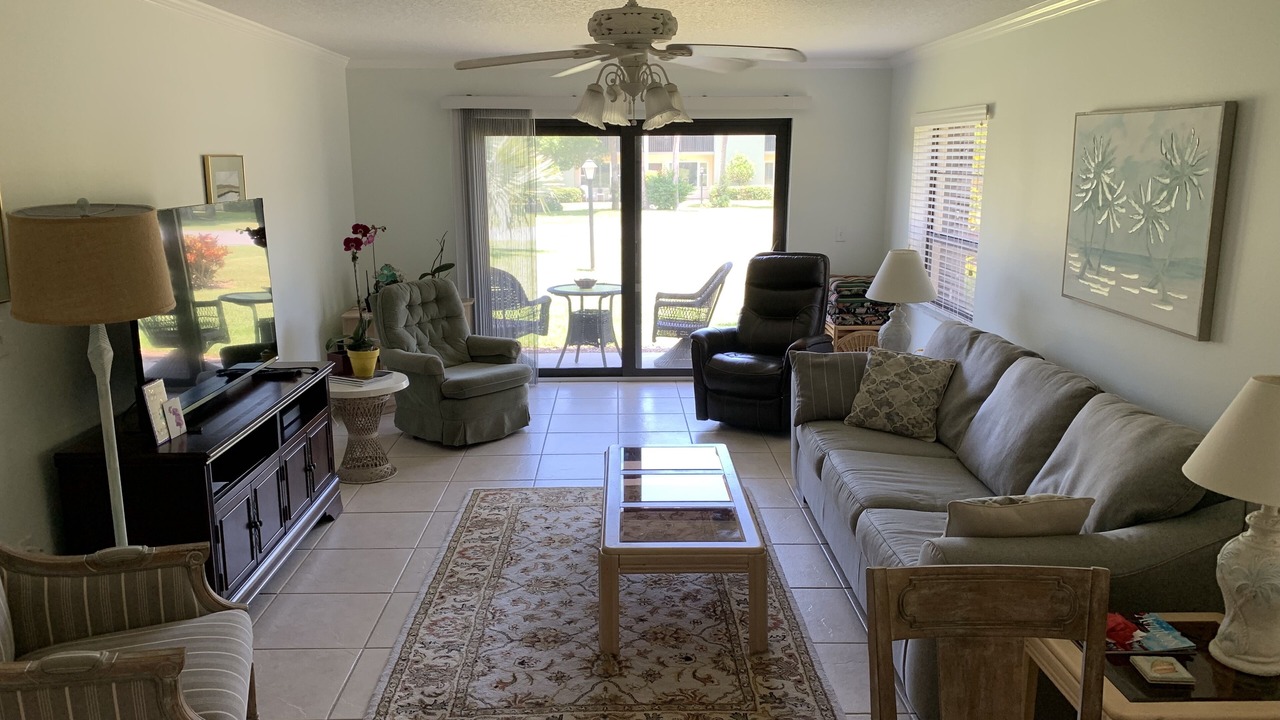 Photo of Livingroom in Central Beach