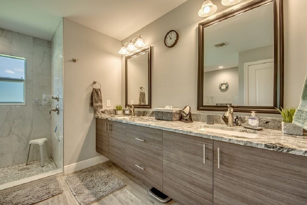 Photo of Bathroom in Trafalgar
