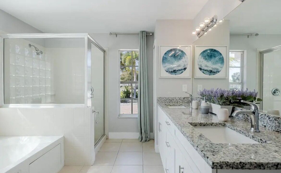 Photo of Bathroom in Trafalgar