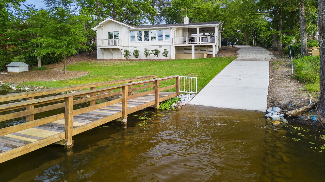 Photo of Others in Chapin