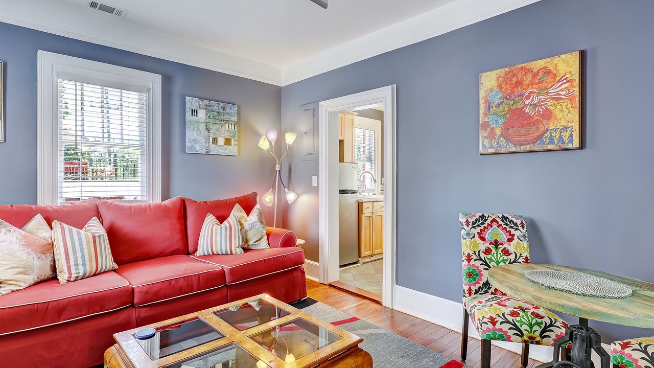 Photo of Livingroom in Thomas Square
