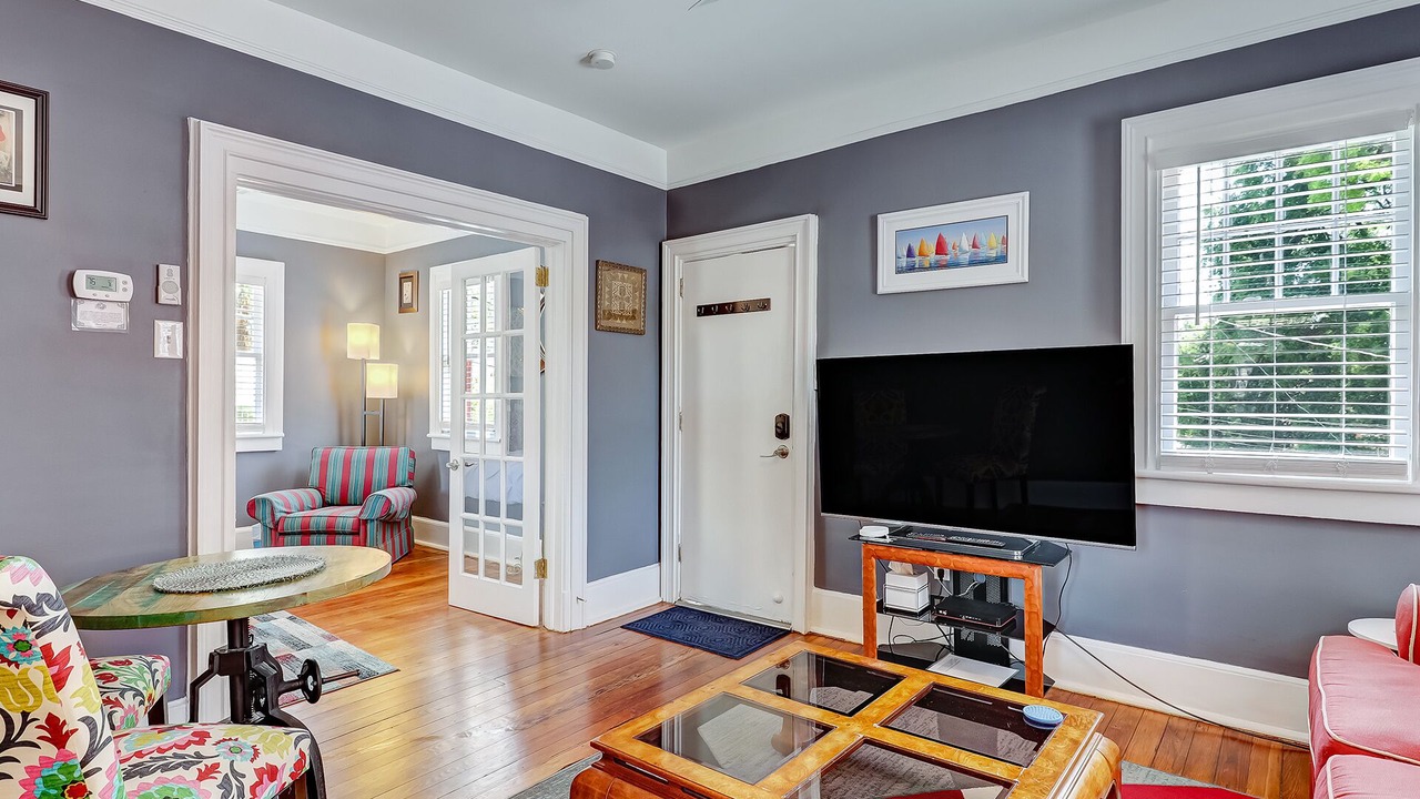 Photo of Livingroom in Thomas Square