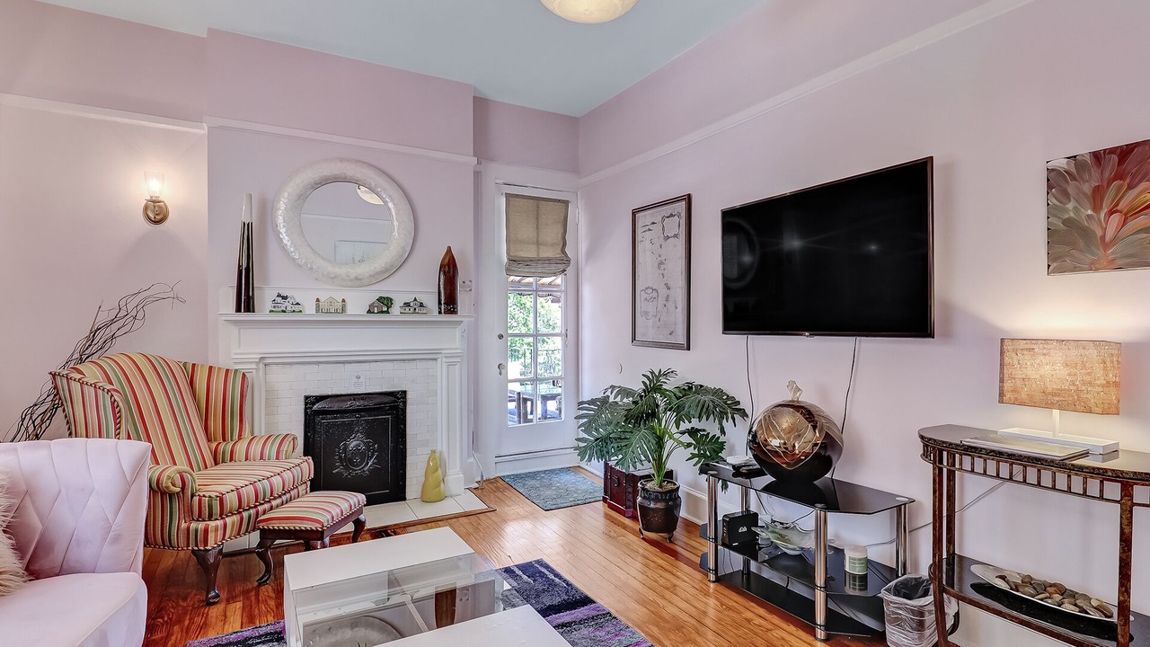 Photo of Livingroom in Thomas Square
