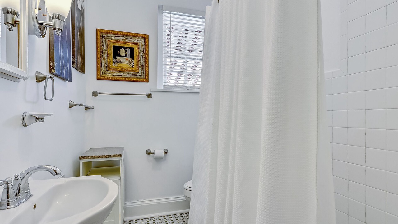 Photo of Bathroom in Thomas Square