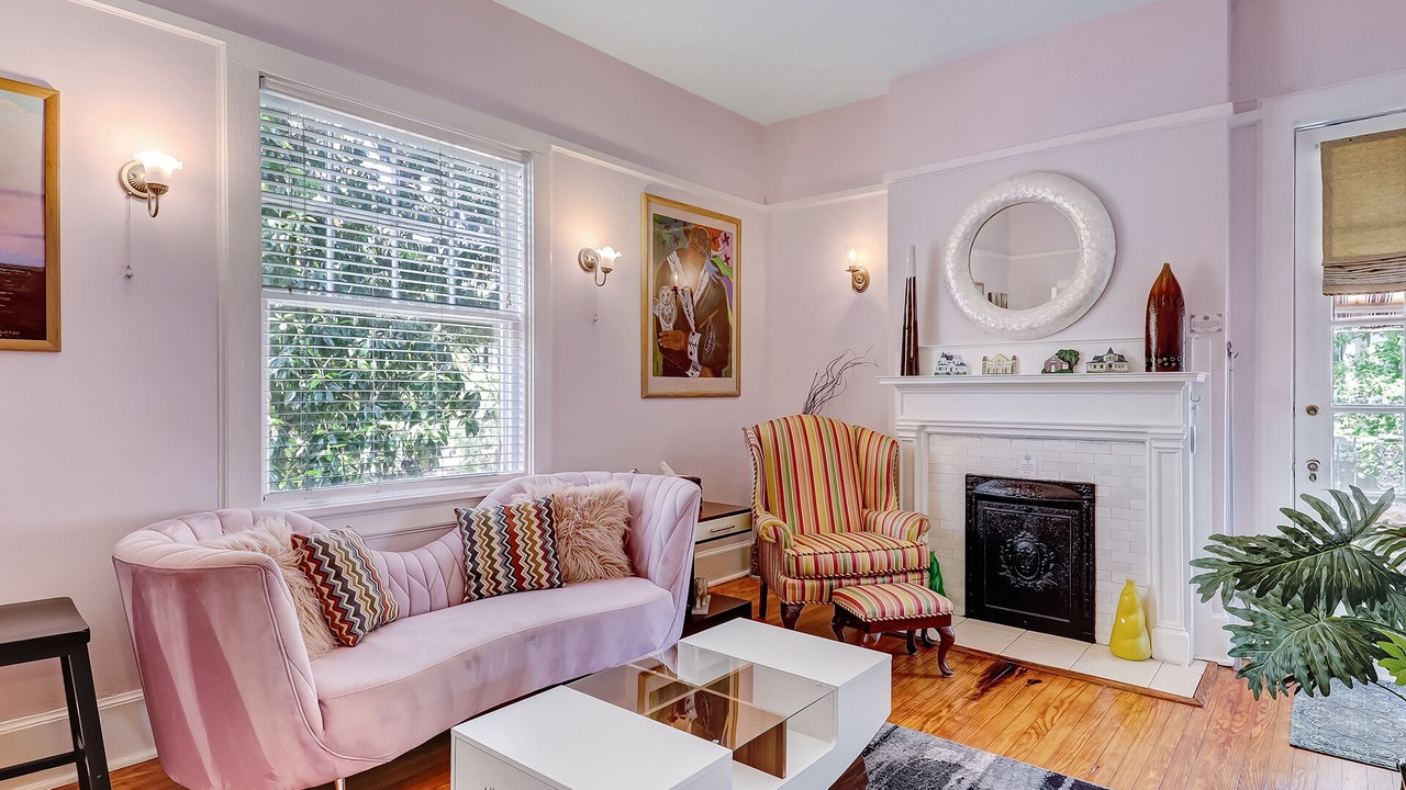 Photo of Livingroom in Thomas Square