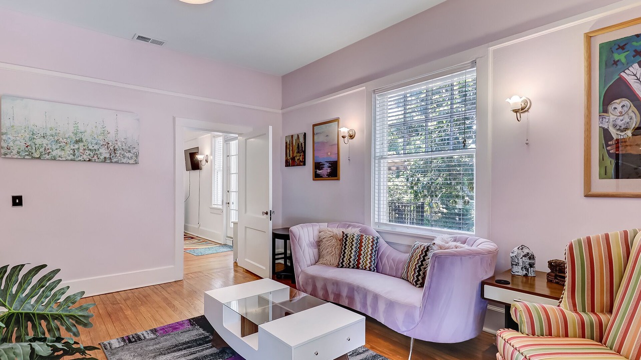 Photo of Livingroom in Thomas Square