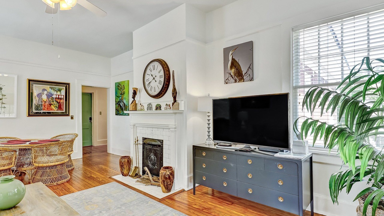 Photo of Livingroom in Thomas Square