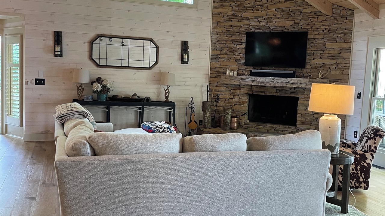 Photo of Livingroom in Cullowhee