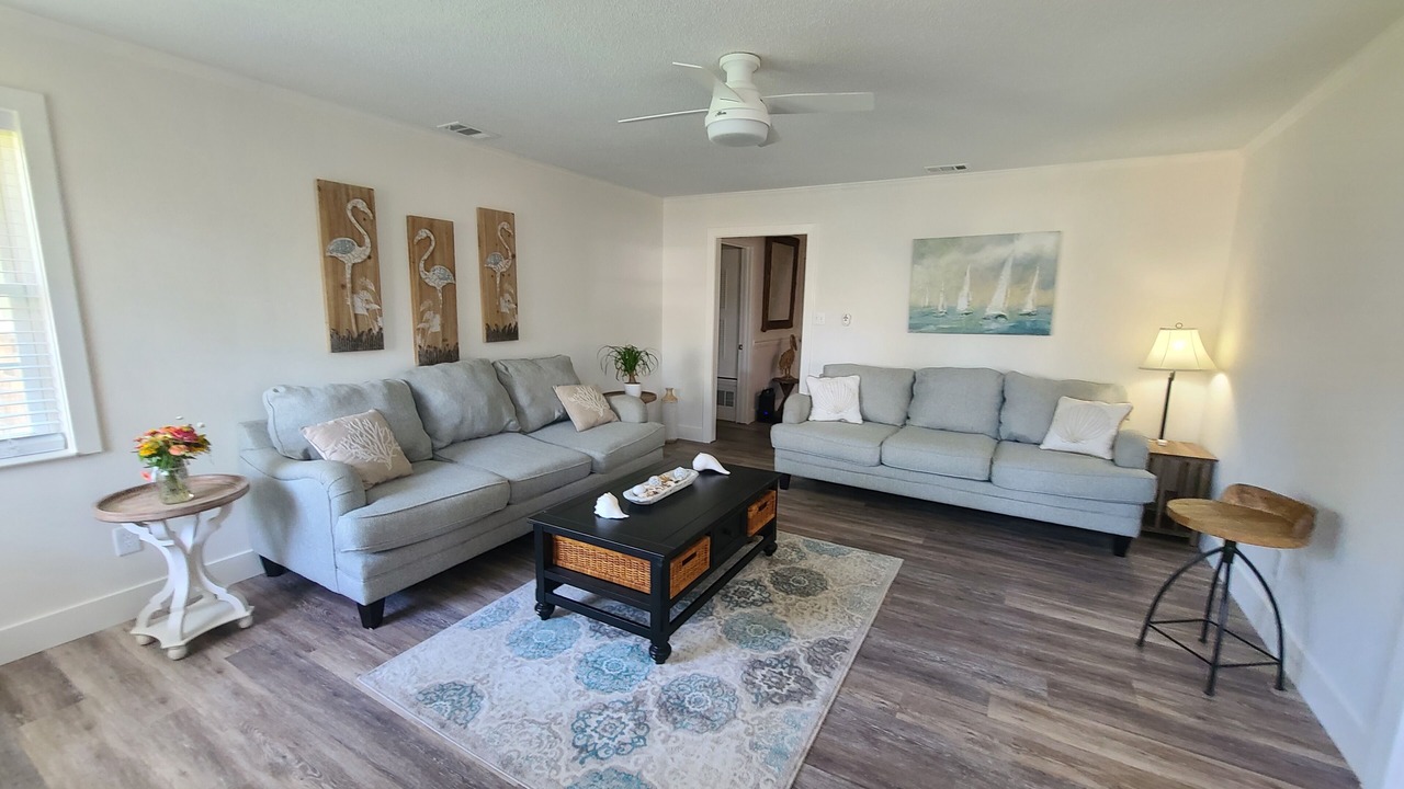Photo of Livingroom in Whitemarsh Island
