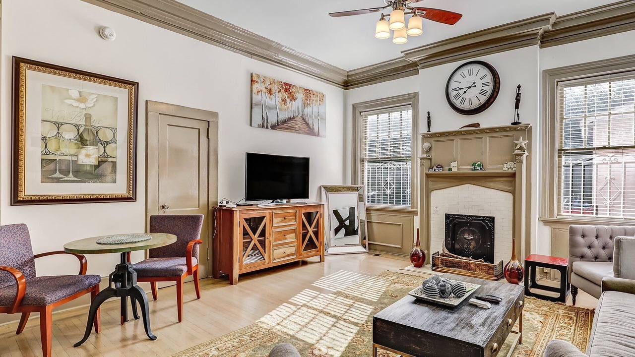 Photo of Livingroom in Thomas Square