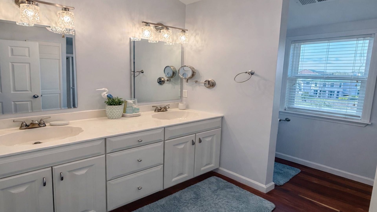Photo of Bathroom in Beachwalk